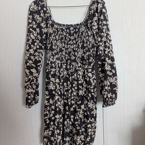 Old Navy Black and Cream Floral Long Sleeve Dress